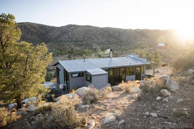 48311 Burns Canyon Rd, Pioneertown CA: https://media.crmls.org/mediaz/f31d3079-24bf-4285-a0f9-34e7fb206b98.jpg