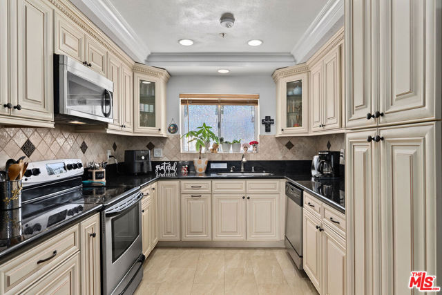 29641 S Western Avenue, Rancho Palos Verdes CA: https://media.crmls.org/mediaz/f31dc68f-1d77-4726-bec5-88b56be335b9.jpg