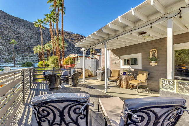 527 Jade Lane, Palm Springs CA: https://media.crmls.org/mediaz/f31de113-6c48-416b-9940-876715c26d6d.jpg