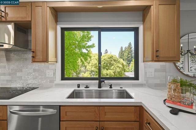 600 Terra California Dr, Walnut Creek CA: https://media.crmls.org/mediaz/f31e8881-ea50-475f-8493-a4a020757a3b.jpg