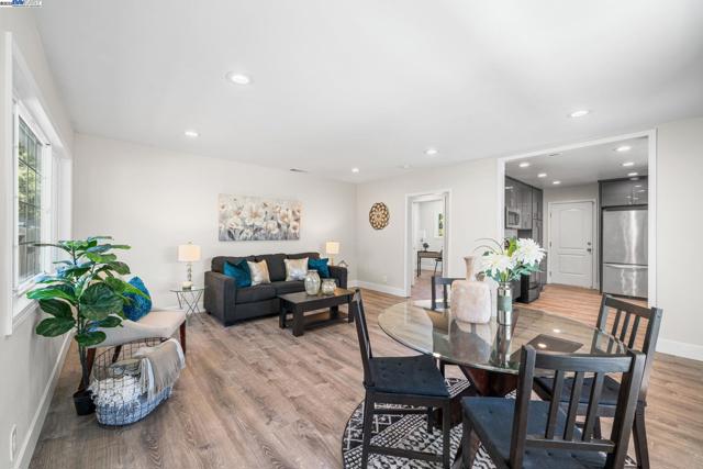 1244 Locust St, Livermore CA: https://media.crmls.org/mediaz/f31e8eb4-5e21-4cef-888b-593c9835fe68.jpg