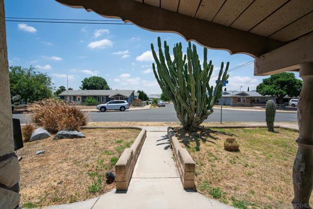 9530 Galston Drive, Santee CA: https://media.crmls.org/mediaz/f31eaa72-7a0d-48f8-a219-69b5ae6e4513.jpg