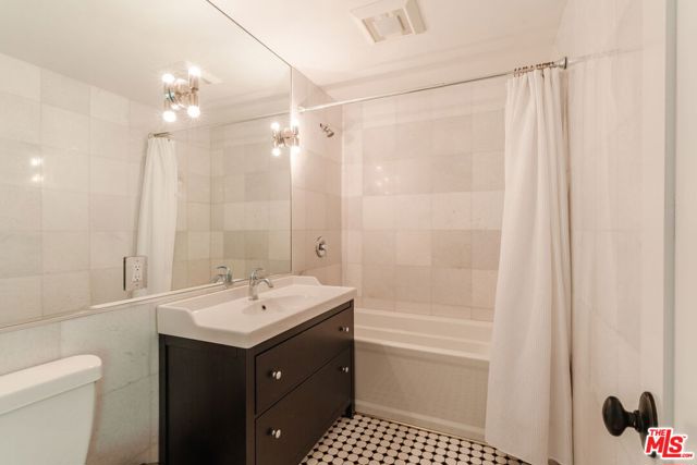 2344 Sunset Heights Drive, Los Angeles CA: https://media.crmls.org/mediaz/f31ec7d0-a80d-4b68-8e51-dddd1d5e3ecb.jpg