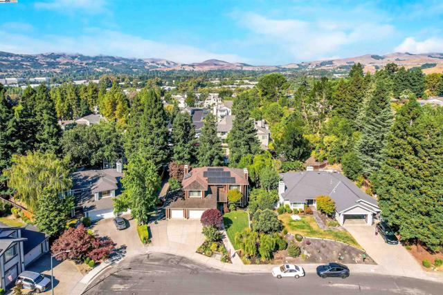 311 Andros Dr, San Ramon CA: https://media.crmls.org/mediaz/f31ee087-33f8-4132-90d9-c5945e29a988.jpg