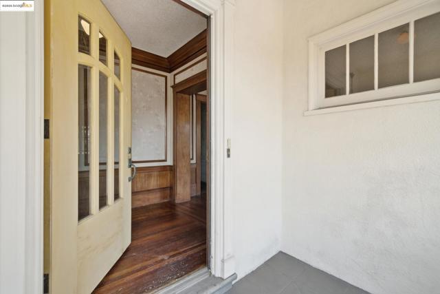1239 Carleton St, Berkeley CA: https://media.crmls.org/mediaz/f31f479f-e727-493c-9162-059ac1c79ae3.jpg
