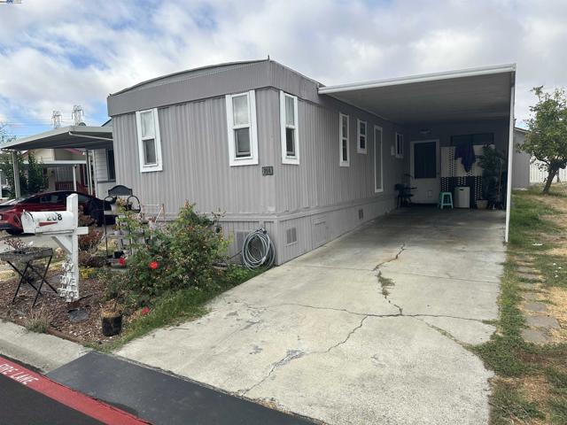 208 Manitoba Ter, Fremont CA: https://media.crmls.org/mediaz/f32019bc-e613-49b6-a9c5-4e4d02d9cf03.jpg