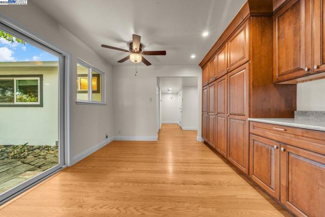 1876 Lynwood Dr, Concord CA: https://media.crmls.org/mediaz/f32039e4-415e-40b5-b383-be00c62d7696.jpg