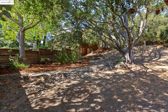 605 Plateau Dr, Kensington CA: https://media.crmls.org/mediaz/f321f9ab-01d6-4878-bdd4-ca3515ae1020.jpg