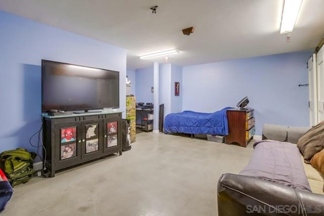 210 Frances Dr, El Cajon CA: https://media.crmls.org/mediaz/f3220ac0-7a84-4fab-8e79-dbee50ff06c1.jpg