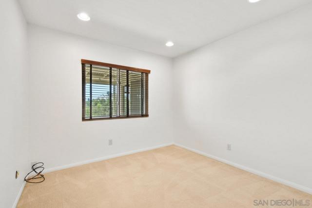 9633 Pebble Beach Dr, Santee CA: https://media.crmls.org/mediaz/f3222d1c-70a9-444f-805b-8eae5a2ded86.jpg