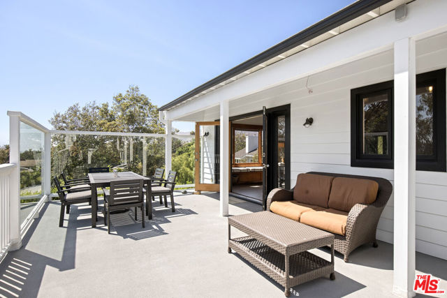 30362 Morning View Drive, Malibu CA: https://media.crmls.org/mediaz/f3225b63-450b-40ca-8a10-c3616e2f879b.jpg