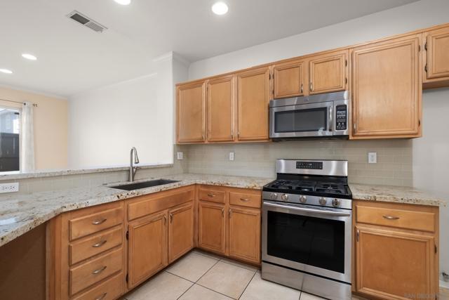 10960 Ivy Hill Dr, San Diego CA: https://media.crmls.org/mediaz/f322f8c6-f0b1-4c9e-af88-3d42db4d352e.jpg