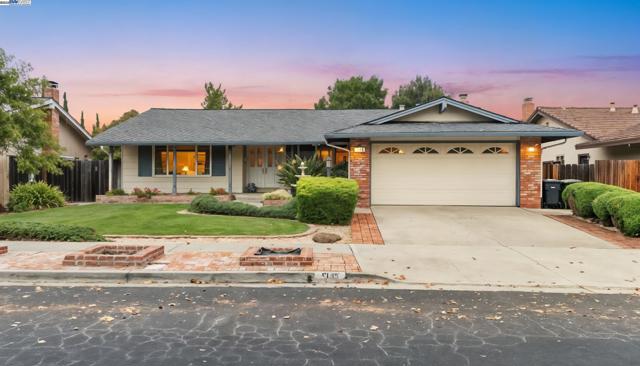 5145 Springdale Ave, Pleasanton CA: https://media.crmls.org/mediaz/f3232829-370d-45c1-b374-65296886f5c6.jpg
