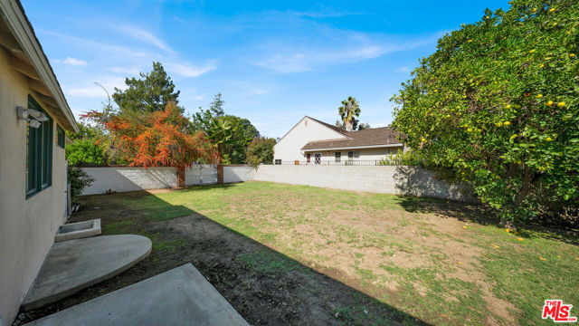 6900 Chisholm Avenue, Lake Balboa CA: https://media.crmls.org/mediaz/f32392b1-98dd-43a2-ad12-78424580608f.jpg