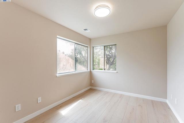 19723 Redwood Rd, Castro Valley CA: https://media.crmls.org/mediaz/f323f7bb-c5dd-4f91-ad7d-70d0c9521a54.jpg