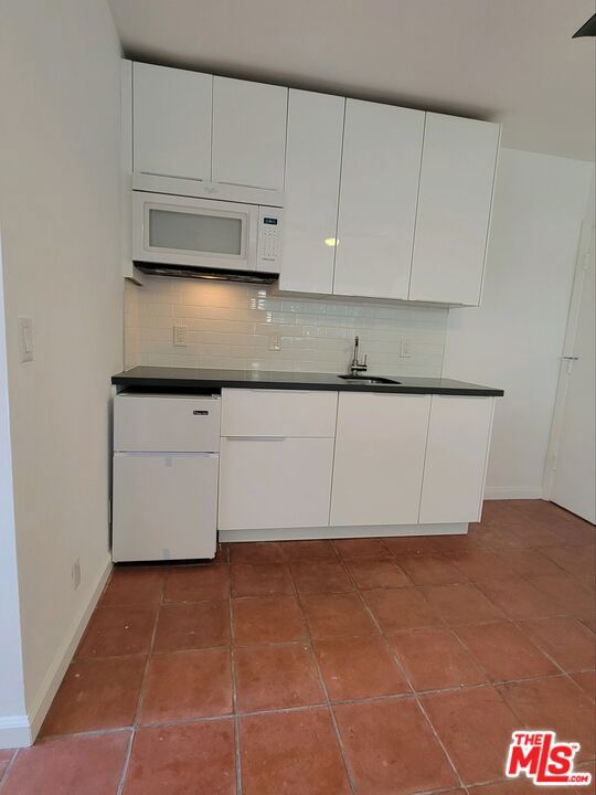 109 Brooks Avenue, Venice CA: https://media.crmls.org/mediaz/f323f8a6-87c1-4b33-8979-13db9b02750b.jpg