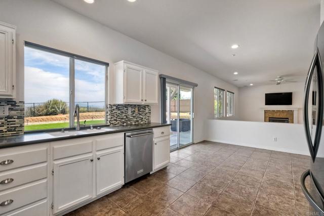 5478 Alexandrine Court, Oceanside CA: https://media.crmls.org/mediaz/f32445f3-2995-4e9c-981a-88380b1ceb12.jpg