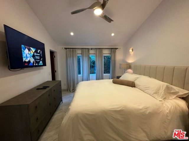 425 Sunridge Street, Playa del Rey CA: https://media.crmls.org/mediaz/f3244a50-62f5-40df-a089-d53fb9c948dc.jpg