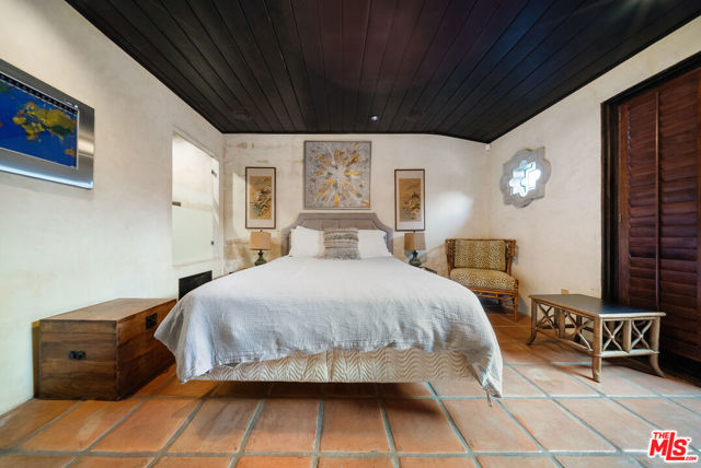 6615 Emmet Terrace, Los Angeles CA: https://media.crmls.org/mediaz/f3249643-1bca-41f1-ab1d-a0987b2597f5.jpg