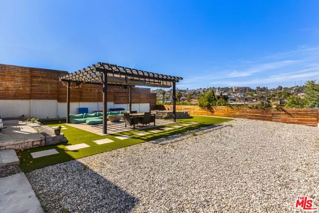 4017 Michigan Avenue, Los Angeles CA: https://media.crmls.org/mediaz/f3254e2b-4be3-4ea7-87b3-bcb7cad44be2.jpg