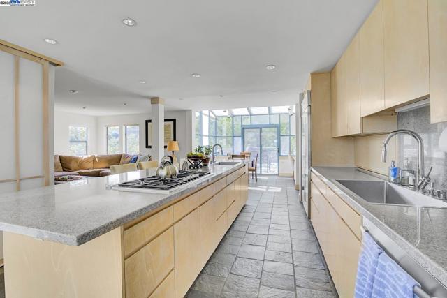 319 Tappan Ter, Orinda CA: https://media.crmls.org/mediaz/f3259f11-a88b-400a-8782-18d21518d274.jpg