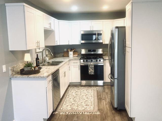 Detail Gallery Image 9 of 26 For 10760 N Magnolia Ave #B6,  Santee,  CA 92071 - 3 Beds | 2 Baths