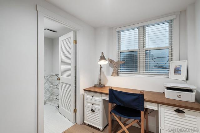 924 D Avenue, Coronado CA: https://media.crmls.org/mediaz/f325f0a3-fbea-4907-943e-29b1bed98b20.jpg