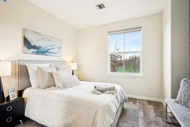 3240 Maguire Way, Dublin CA: https://media.crmls.org/mediaz/f3260807-f48a-47fa-ab75-3c056ae982d4.jpg
