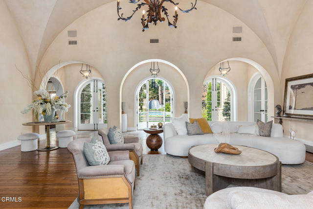 Detail Gallery Image 12 of 65 For 1535 Circle Dr, San Marino,  CA 91108 - 5 Beds | 5/3 Baths