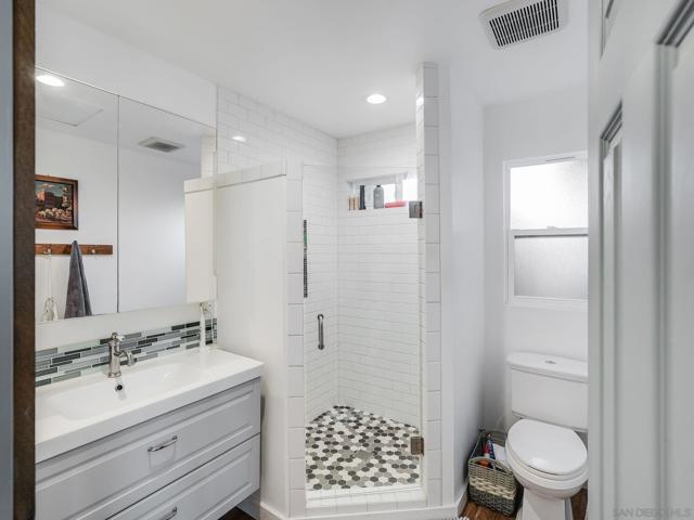 1080 Aloha Dr, Encinitas CA: https://media.crmls.org/mediaz/f32696ae-763e-40a2-b9f6-f54a979e07d7.jpg