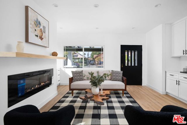 1050 W 48th Street, Los Angeles CA: https://media.crmls.org/mediaz/f326f4ca-76a0-4469-834e-1f5a268ca113.jpg