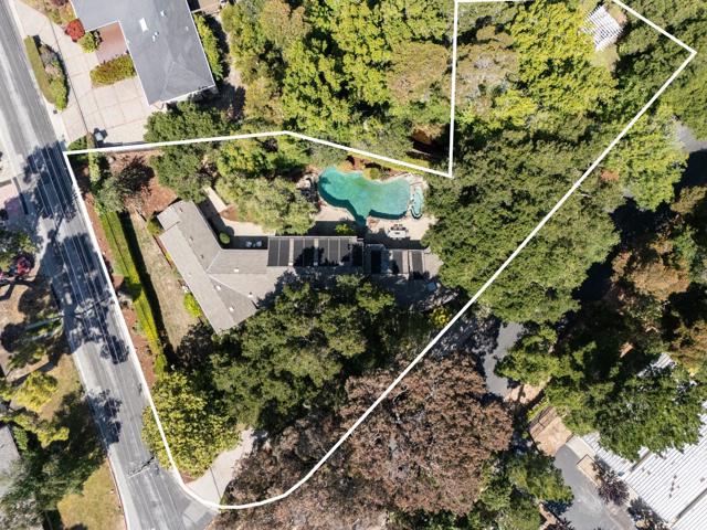 700 Laurelwood Drive, San Mateo CA: https://media.crmls.org/mediaz/f326ffaf-18aa-43f6-99e3-47cf3290d1f5.jpg
