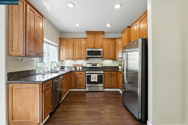 89 Amberfield Ln, Danville CA: https://media.crmls.org/mediaz/f3273361-4a80-4acb-bc98-4b6a4836cf59.jpg