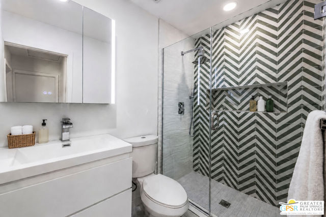 2002 N Whitewater Club Drive, Palm Springs, CA 92262