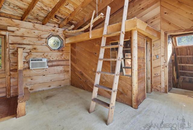 602 Starbright Ln, Alpine CA: https://media.crmls.org/mediaz/f3278888-61dc-4280-abc7-e36a3d1c6f05.jpg