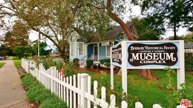 1105 W Clark Avenue, Burbank CA: https://media.crmls.org/mediaz/f327ef4b-5bf7-407f-ae3e-ddd5c38da69a.jpg