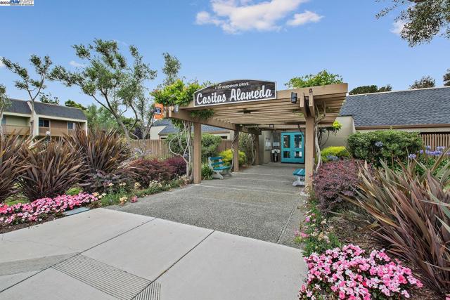 3032 CERRO VISTA, Alameda CA: https://media.crmls.org/mediaz/f3283788-d06a-402e-8693-be1c1ddaeede.jpg