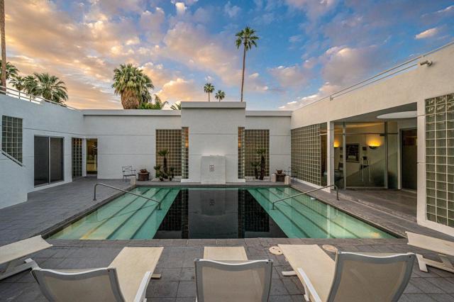 520 W ViA Lola, Palm Springs CA: https://media.crmls.org/mediaz/f3286040-d4ef-4151-baec-eb48a274c5fc.jpg