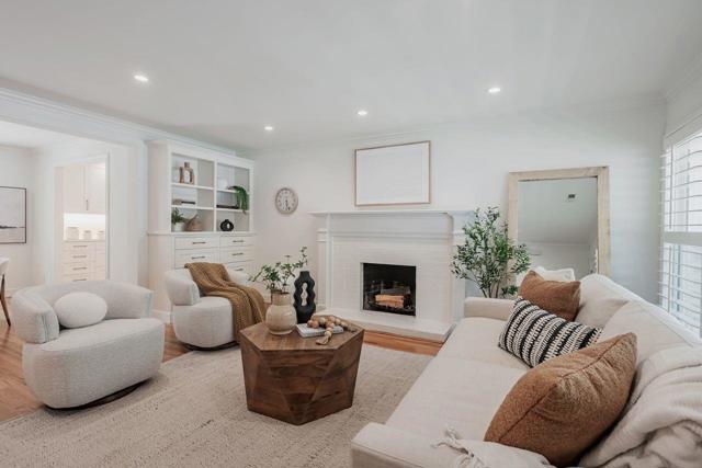916 Peggy Lane, Menlo Park CA: https://media.crmls.org/mediaz/f32a837a-9c04-4b5e-b6ae-2aec96b2073c.jpg