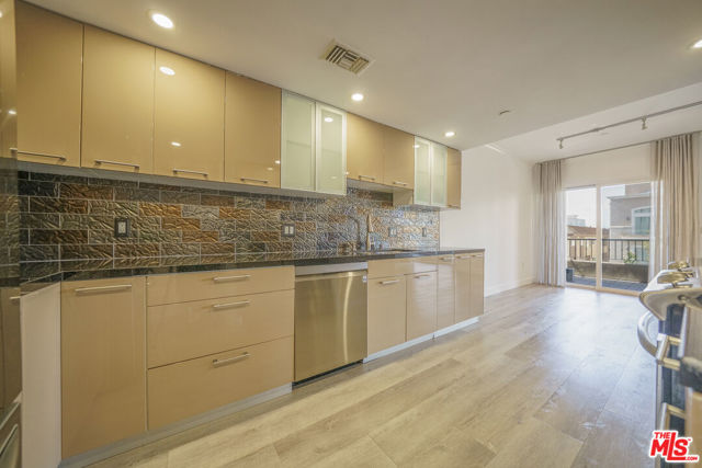 970 S St Andrews Place, Los Angeles CA: https://media.crmls.org/mediaz/f32a8c8a-3f2a-4791-bcd2-93ceefe33ee6.jpg