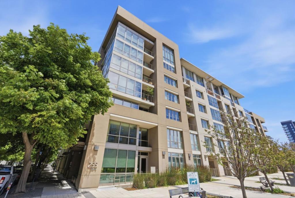 255 Berry Street #320