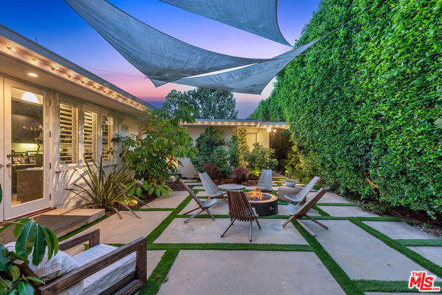 10424 Valley Spring Lane, Toluca Lake CA: https://media.crmls.org/mediaz/f32bd8b1-c630-473c-be5a-ee73dd938a23.jpg