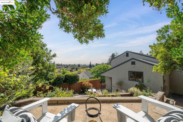 5968 Chabot Crest, Oakland CA: https://media.crmls.org/mediaz/f32c13db-5c0b-4a6d-829c-3ca0a415fa09.jpg