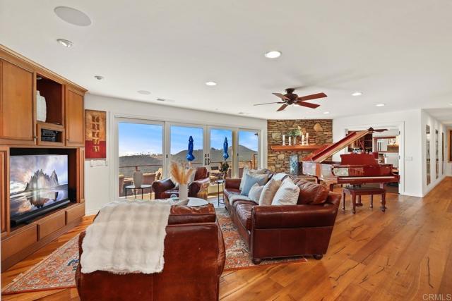 3698 Camino De Las Lomas, Vista CA: https://media.crmls.org/mediaz/f32cdf3d-2ea8-4e61-b3cd-4b7c29ab58d1.jpg