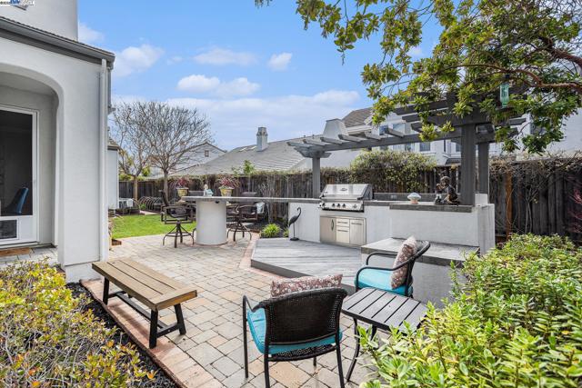 1049 S WEDGEWOOD DR, San Ramon CA: https://media.crmls.org/mediaz/f32d2aa2-d304-4f39-b29d-afeb2ae63e55.jpg