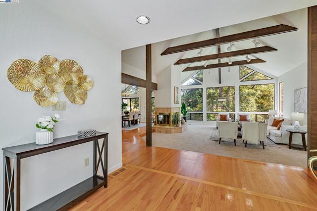 2394 Ironwood Pl, Alamo CA: https://media.crmls.org/mediaz/f32da556-b308-4872-b00a-3515142cf5ea.jpg