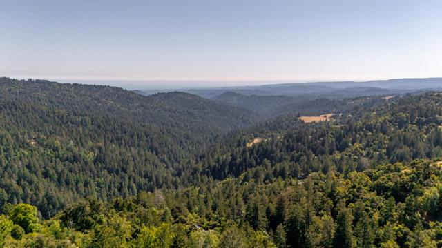 26025 Highland Way, Los Gatos CA: https://media.crmls.org/mediaz/f32dd983-11b6-42da-8742-4eb15d7845a0.jpg
