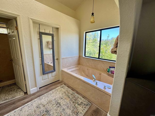 16898 Whispering Oaks Lane, Ramona CA: https://media.crmls.org/mediaz/f32e2214-af36-435c-9d63-b10a1fbfc3c9.jpg