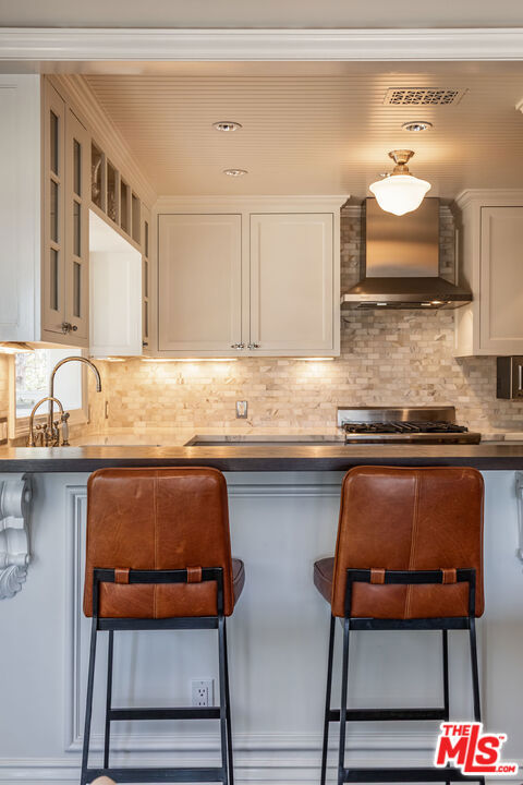 1612 Gilcrest Drive, Beverly Hills CA: https://media.crmls.org/mediaz/f32ecfbc-e369-44aa-871d-538121d0ea98.jpg