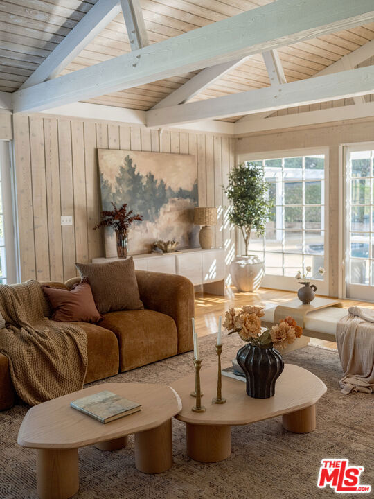 2 Eucalyptus Lane, Rolling Hills CA: https://media.crmls.org/mediaz/f32f9591-5175-4af5-9458-ffc6f1bd87ed.jpg